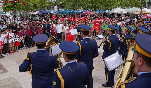 Hava Eğitim Komutanlığı Bandosu'ndan İzmir'de 23 Nisan'a özel konser