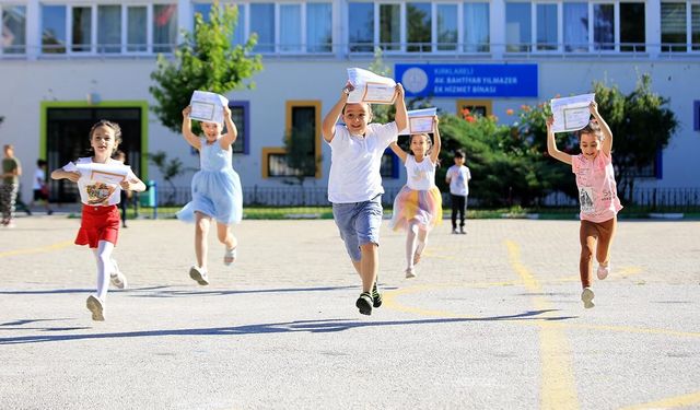 18 milyon öğrenci Cuma günü karne heyecanı yaşayacak