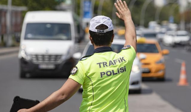 Emniyet ve trafik ekiplerince bir haftada 403 bin 49 sürücüye işlem yapıldı