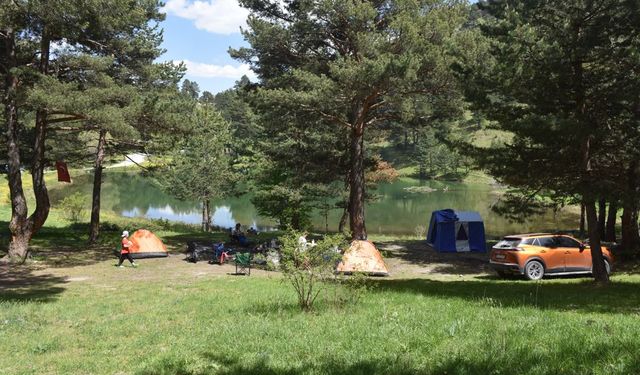 Altınpınar Limni Gölü turizm sezonunun ilk misafirlerini ağırlıyor