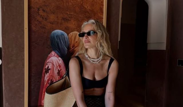 Burcu Esmersoy’dan büyüleyen bikini şovu