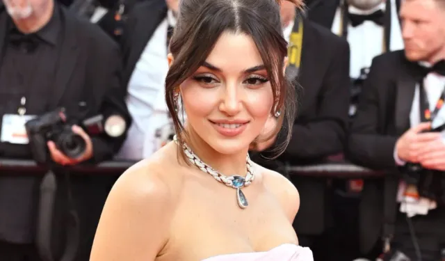 Hande Erçel, Cannes Film Festivali’nde kuğu gibi süzüldü
