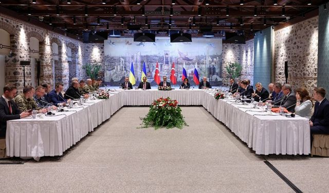 Dünyanın gözü İstanbul'da: Rusya ve Ukrayna heyetleri barış müzakereleri için bir araya geldi