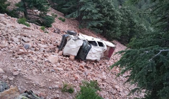 Gaziantep'te pikap uçuruma devrildi: 3 ölü
