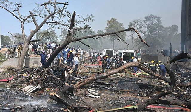 Hindistan'da meydana gelen uçak kazasında ölenlerin sayısı 270'e yükseldi