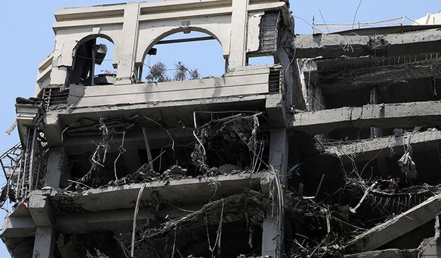 İsrail ordusu gece boyunca Tahran'da 40'a yakın yere hava saldırısı düzenlendiğini duyurdu