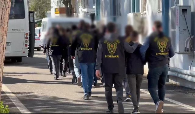 Diyarbakır’da ‘çekirge’ operasyonu: Pazarcı ve simitçi kılığına giren kapkaççılar tutuklandı