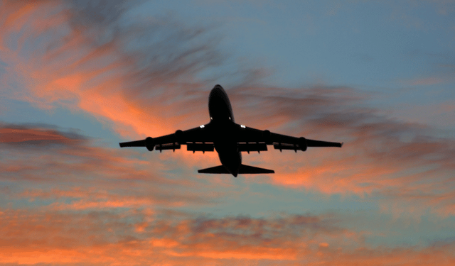 Kenya'da yolcu uçağı pistten çıktı