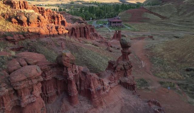 Erzurum’un saklı cenneti ‘Narman Peri Bacaları’ ziyaretçi akınına uğruyor