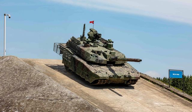 Çelik kale ALTAY Tankı'ndan gövde gösterisi