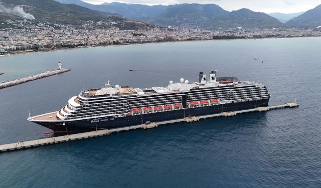 Alanya'ya "Oosterdam" kruvaziyeri ile 1878 yolcu geldi