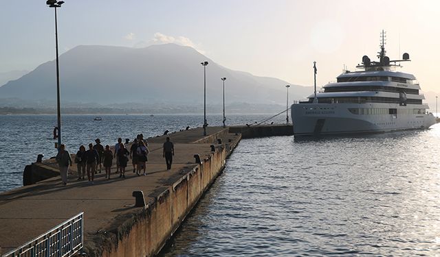 Alanya'ya "Emerald Azzurra" gemisiyle 91 turist geldi