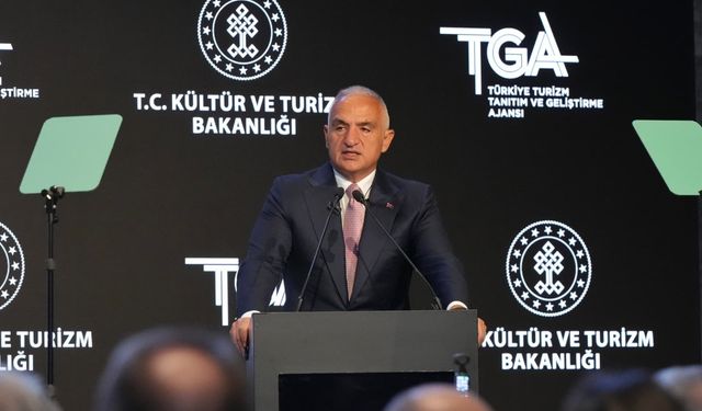 Bakan Ersoy açıkladı: Türkiye turizmde Cumhuriyet tarihi rekoru kırdı
