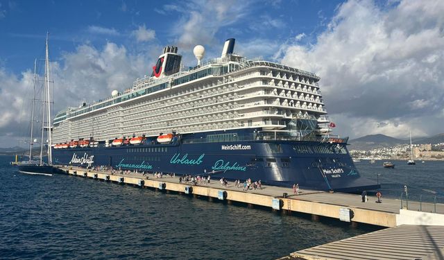 Bodrum'a "Mein Schiff 5" kruvaziyeriyle 2 bin 716 yolcu geldi