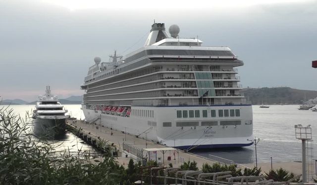 "Marina" kruvaziyeri bin 194 yolcusuyla Bodrum'a geldi