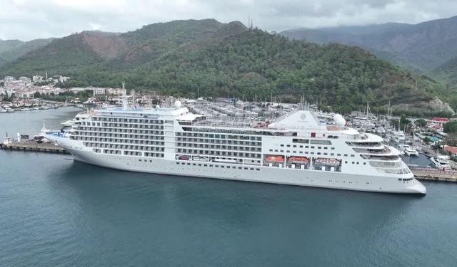 Marmaris'e "Silver Muse" kruvaziyeriyle 580 turist geldi