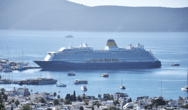"Spirit of Adventure" isimli kruvaziyer Bodrum'a geldi