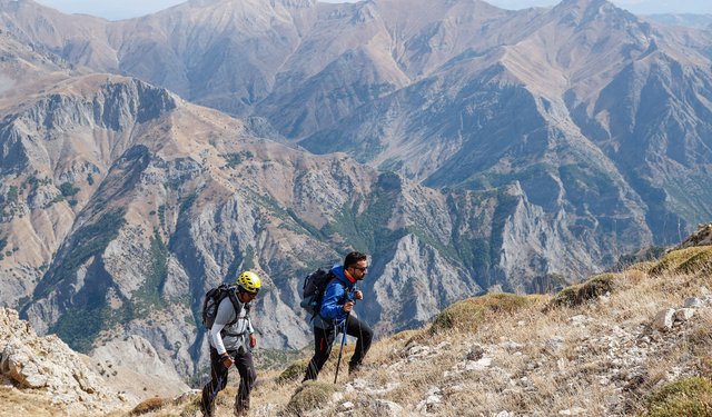 Sultan Baba Dağı’nın manzarası tırmanış tutkunlarını büyülüyor
