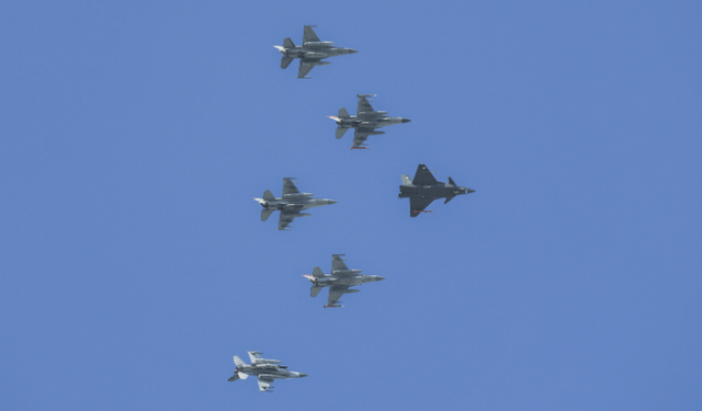 MSB: Dünyada ilk kez insansız bir savaş uçağı ile havadaki bir hedef vurulmuş oldu