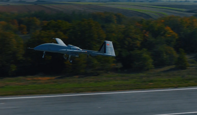 Bayraktar TB3 Roketsan mühimmatı ile hedefi tam isabetle vurdu