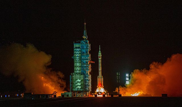 Çin, Şıncou-22 personel mekiğini uzay istasyonuna yolladı