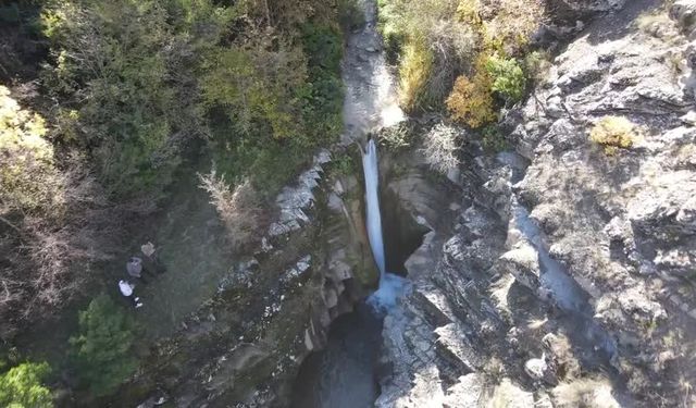 Doğanın içine gizlenmiş Karakütük Şelalesi ziyaretçilerini bekliyor