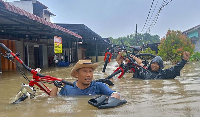 Endonezya’daki sel felaketinde can kaybı 174’e yükseldi