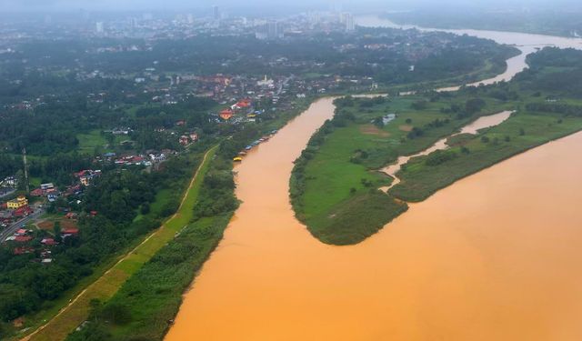 Güney Asya'daki sel ve toprak kaymalarında ölü sayısı 295'e yükseldi