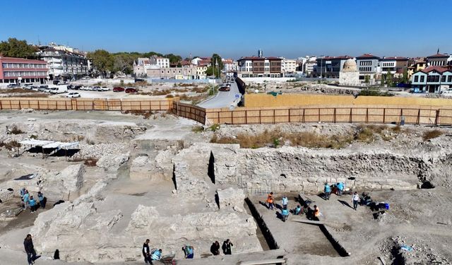 Konya'da Selçuklu kalesinin topuzları gün yüzüne çıkarıldı