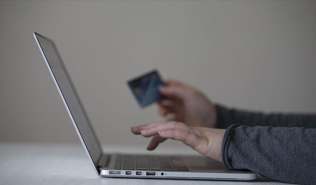 Önce zam sonra indirim! 1 milyon 88 bin liralık ayakkabıyı düşürdükleri fiyat pes dedirtti