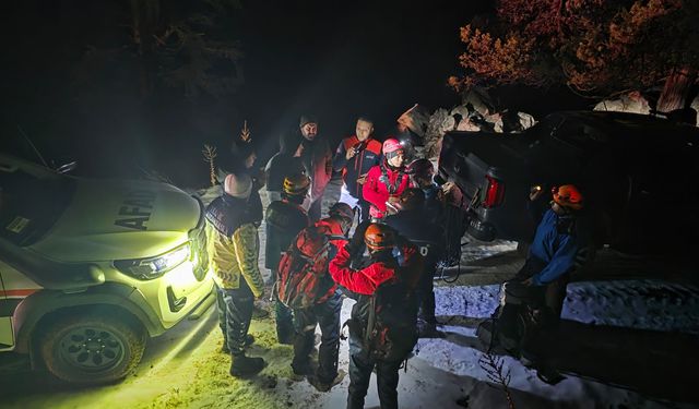 Adana'da 3 kişi dağda mahsur kaldı