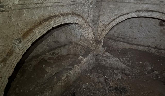 Adıyaman'da 1800 yıllık kubbeli mezar odası bulundu