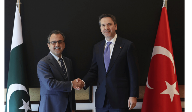 Bakan Bayraktar, Pakistan’da 5 yeni anlaşmaya imza attı