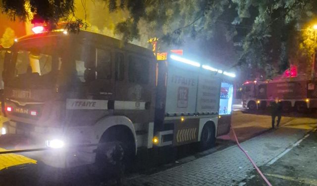 Balıkesir'de iş yerinde yangın: 2 kişi dumandan etkilendi