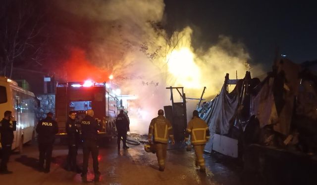 Bursa'da barakada çıkan yangında 1 kişi dumandan etkilendi