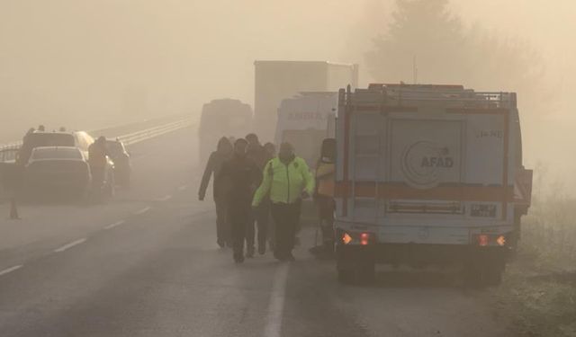 Edirne'de görüş mesafesi 5 metreye düştü, 10 araç birbirine girdi! Yaralılar var...