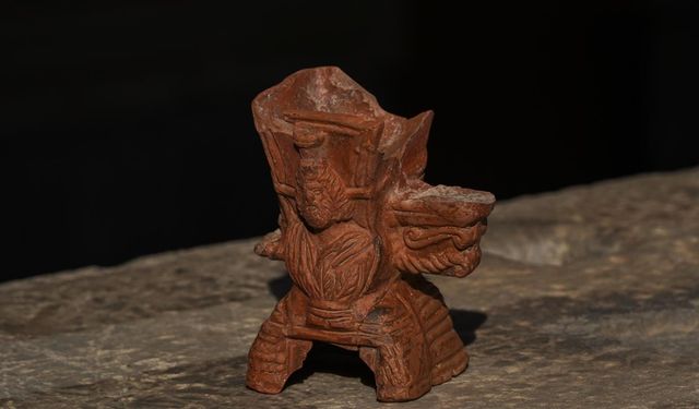 Efes'te Mısır tanrısı Serapis tasvirli tütsü kabı bulundu