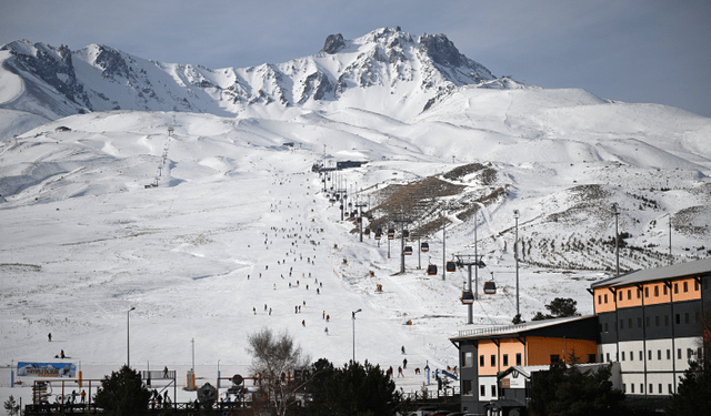Erciyes'te kayak keyfi Ramazan Bayramı'nda da sürecek