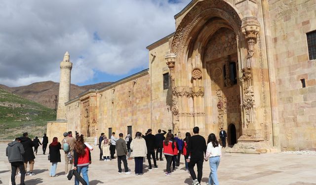 Asrın felaketinde hasar gören 377 vakıf eseri 2026'da ihya edilecek