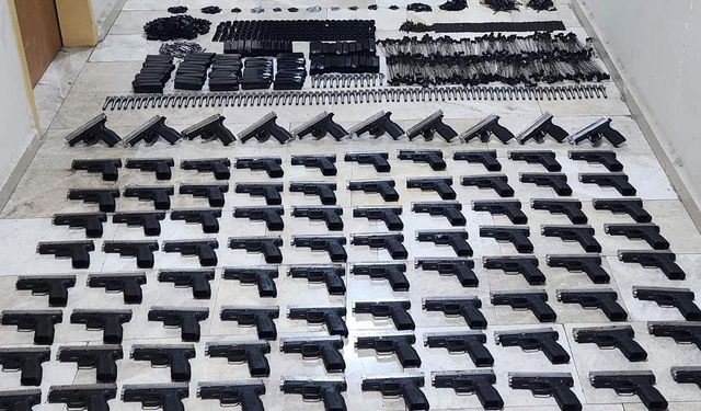 Polisin durdurduğu araçtan cephanelik çıktı