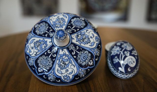 İznik çinisini günümüze uyarlayarak dünyaya tanıtıyorlar