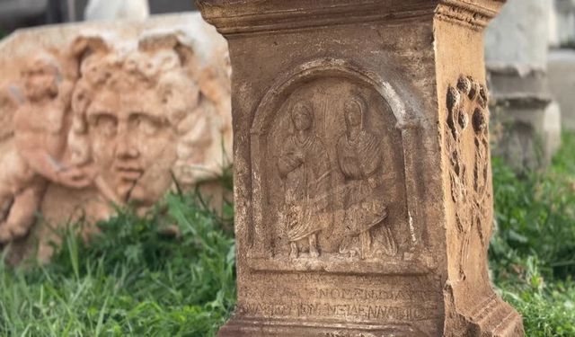 Muğla'da çobanın bulduğu insan figürlü mezar steli korumaya alındı