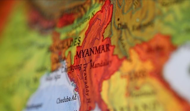Myanmar'da ordunun Arakan eyaletindeki hava saldırısında 33 kişi öldü