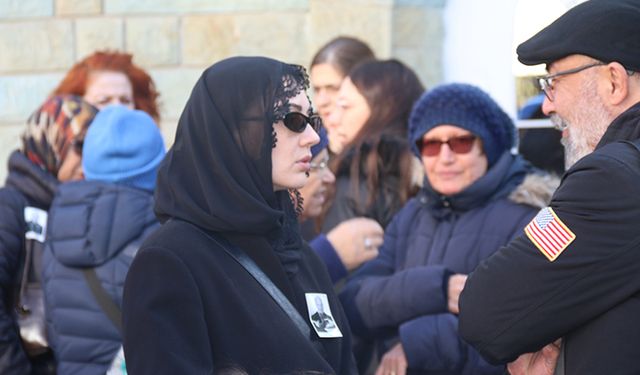 Oyuncu Burcu Özberk’in acı günü: Dedesi Cumhuriyet Yıldızlar hayatını kaybetti