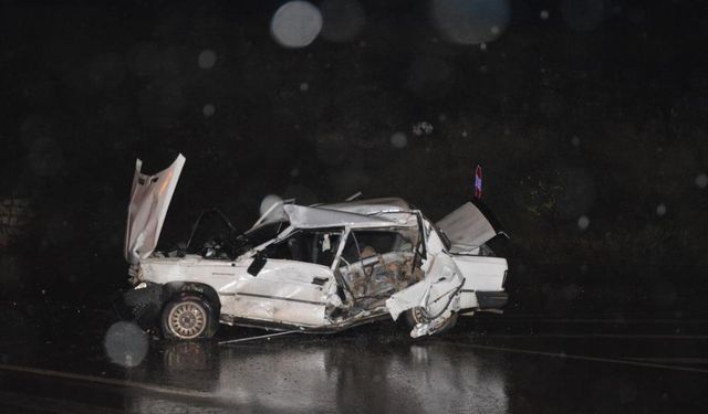 Samsun korkunç kaza! Otomobil tıra çarptı, yaralılar var...