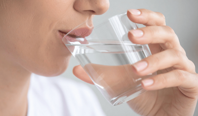 Kışın susuzluk hissi azalsa da günlük sıvı alımı düşürülmemeli