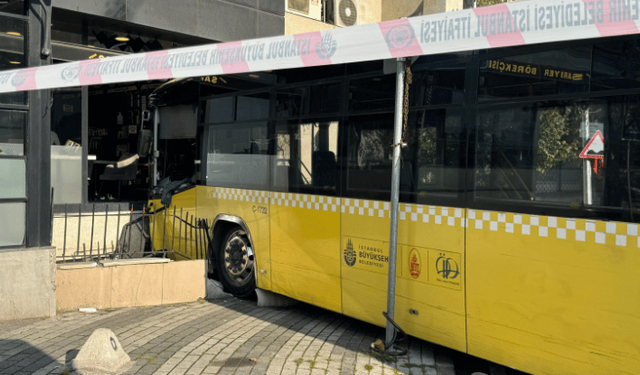 Üsküdar'da İETT otobüsü iş yerine girdi: 3 yaralı