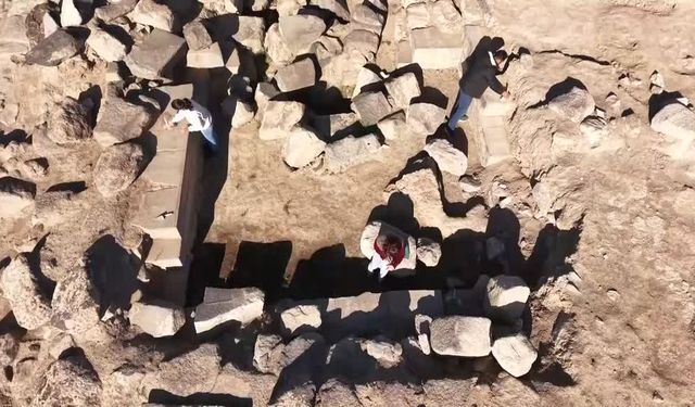 Van'daki Körzüt Kalesi'nde "giriş yolu" ortaya çıkarıldı