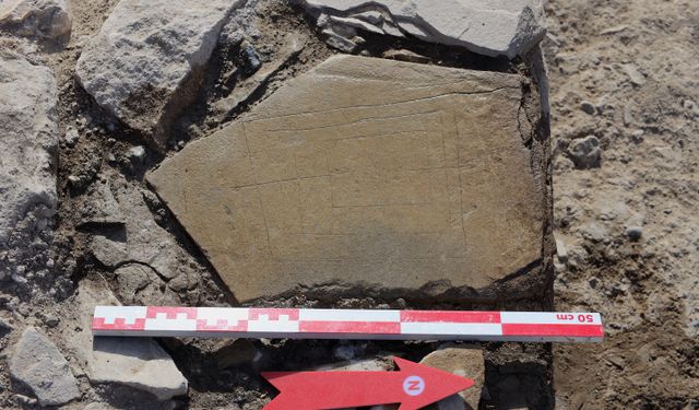 Van'daki Osmanlı kışlasında askerlerin "dokuz taş" oynadığı belirlendi