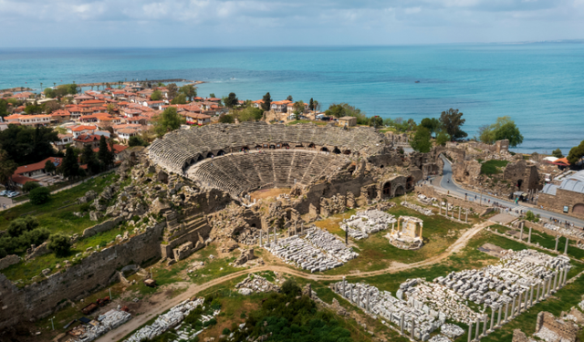 Bakan Ersoy: Antalya’yı dört mevsim kültür turizmi merkezi yapıyoruz